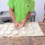 Mani in pasta a Caprarola: il laboratorio di panificazione di Territorio in Movimento 3.0 presso il forno La Casa del Pane (23 di 36)