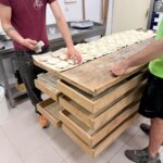 Mani in pasta a Caprarola: il laboratorio di panificazione di Territorio in Movimento 3.0 presso il forno La Casa del Pane (24 di 36)